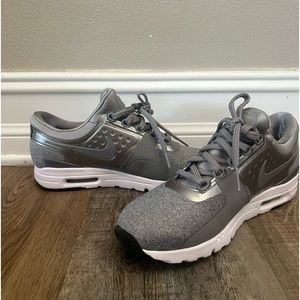 Nike Shoe - Gray/Silver - Size 8
